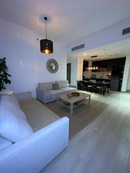 Geräumiges Apartment mit 3 Schlafzimmern in zentraler Lage - Modernes, großzügiges Layout!