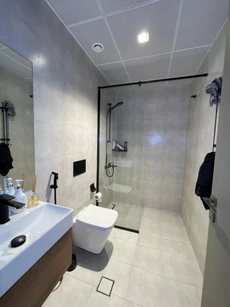 Geräumiges Apartment mit 3 Schlafzimmern in zentraler Lage - Modernes, großzügiges Layout!