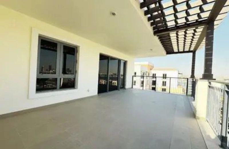 Luxuriöses 3-Zimmer-Apartment mit Hausmädchenzimmer und atemberaubendem Meerblick vom Balkon!