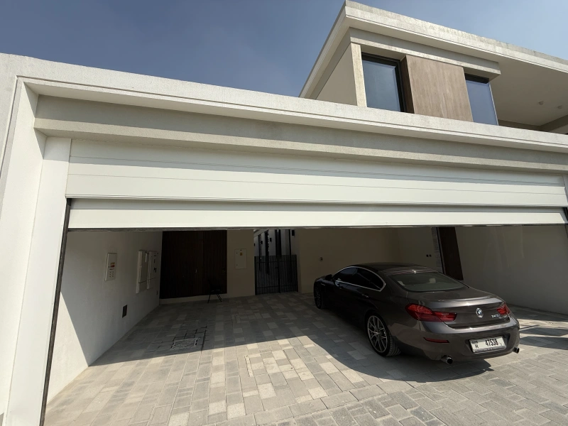 Exklusive 5-Zimmer-Villa mit Garten und Parkblick in Tilal Al Ghaf - Angebot!