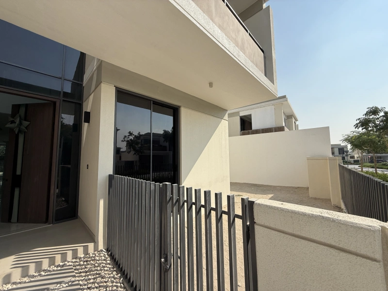 Exklusive 5-Zimmer-Villa mit Garten und Parkblick in Tilal Al Ghaf - Angebot!