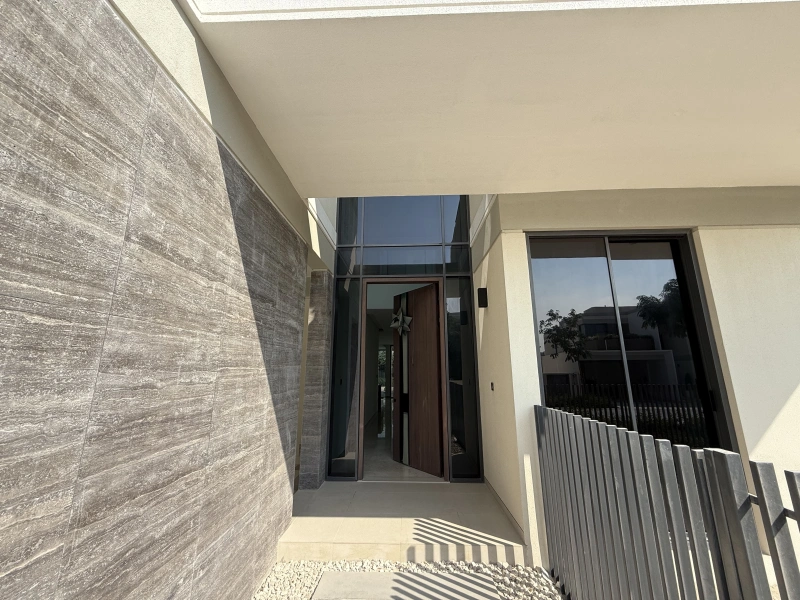 Exklusive 5-Zimmer-Villa mit Garten und Parkblick in Tilal Al Ghaf - Angebot!