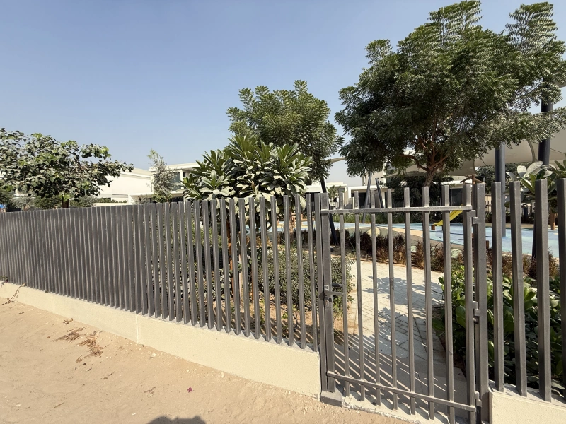 Exklusive 5-Zimmer-Villa mit Garten und Parkblick in Tilal Al Ghaf - Angebot!