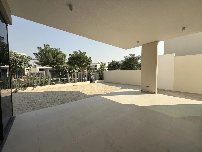 Exklusive 5-Zimmer-Villa mit Garten und Parkblick in Tilal Al Ghaf - Angebot!