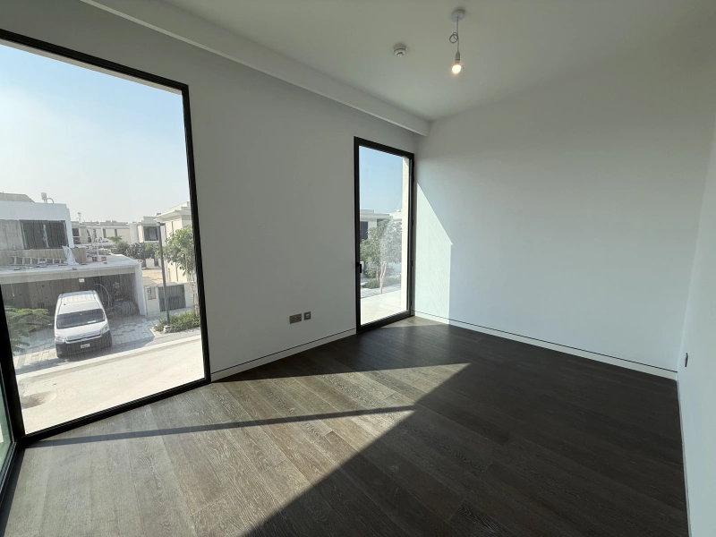 Exklusive 5-Zimmer-Villa mit Garten und Parkblick in Tilal Al Ghaf - Angebot!