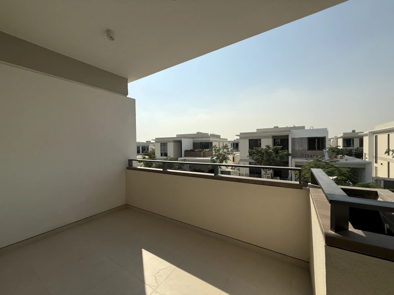 Exklusive 5-Zimmer-Villa mit Garten und Parkblick in Tilal Al Ghaf - Angebot!