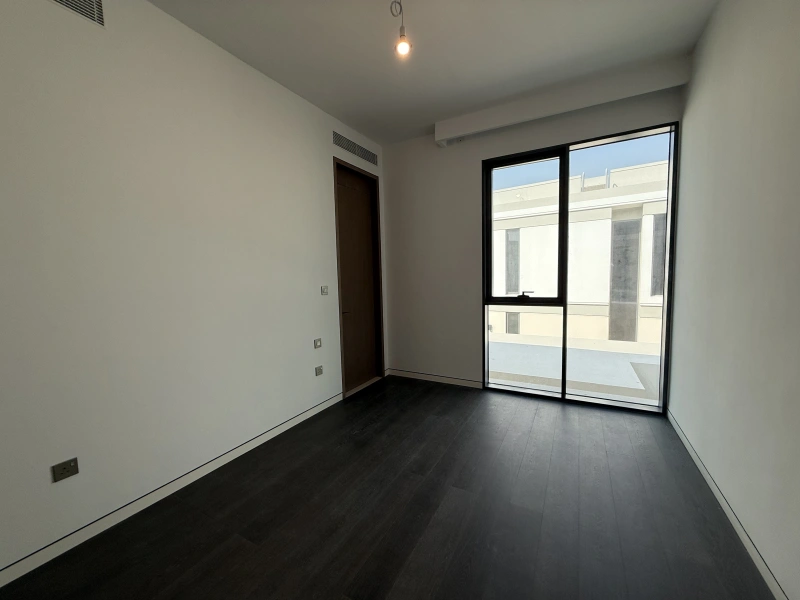 Exklusive 5-Zimmer-Villa mit Garten und Parkblick in Tilal Al Ghaf - Angebot!