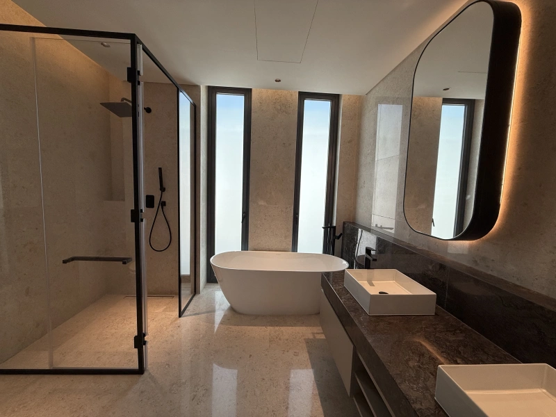 Exklusive 5-Zimmer-Villa mit Garten und Parkblick in Tilal Al Ghaf - Angebot!