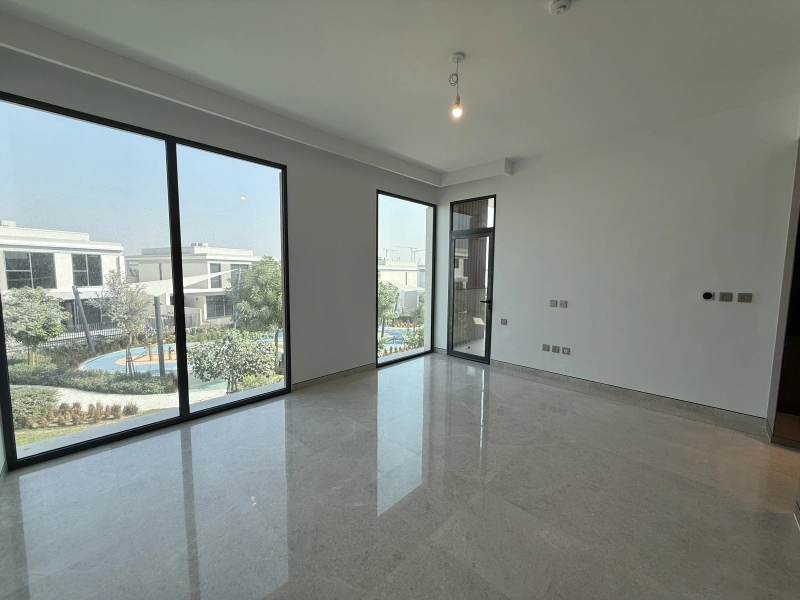 Exklusive 5-Zimmer-Villa mit Garten und Parkblick in Tilal Al Ghaf - Angebot!