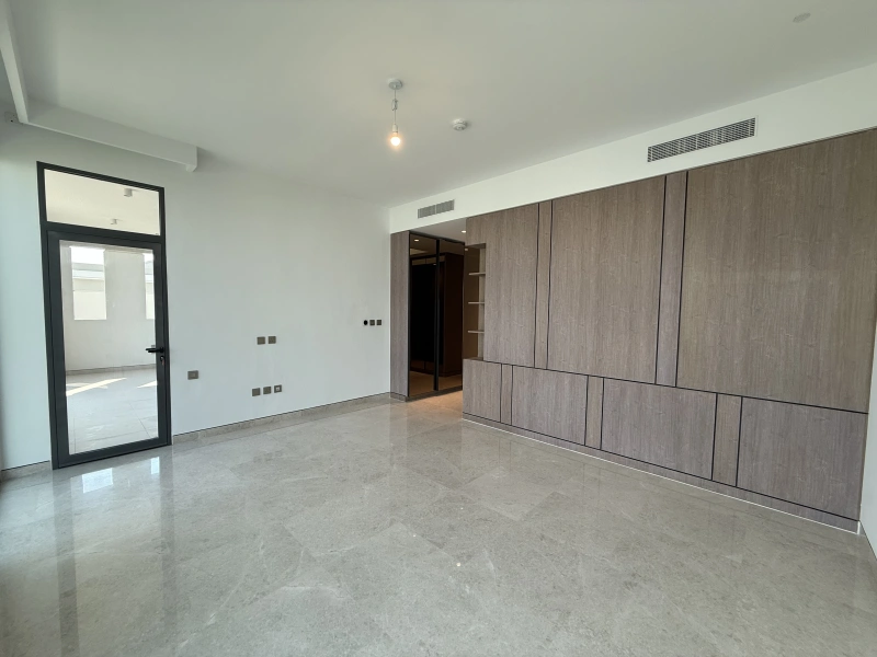 Exklusive 5-Zimmer-Villa mit Garten und Parkblick in Tilal Al Ghaf - Angebot!