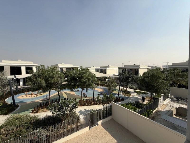 Exklusive 5-Zimmer-Villa mit Garten und Parkblick in Tilal Al Ghaf - Angebot!