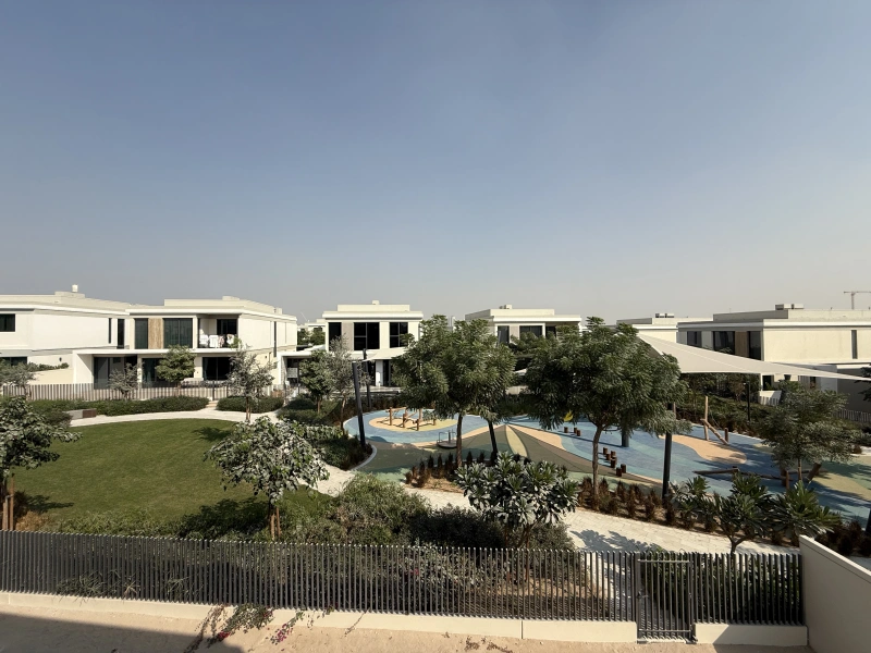 Exklusive 5-Zimmer-Villa mit Garten und Parkblick in Tilal Al Ghaf - Angebot!