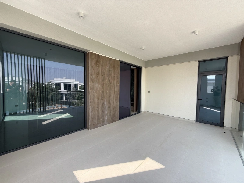 Exklusive 5-Zimmer-Villa mit Garten und Parkblick in Tilal Al Ghaf - Angebot!