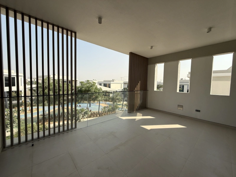 Exklusive 5-Zimmer-Villa mit Garten und Parkblick in Tilal Al Ghaf - Angebot!