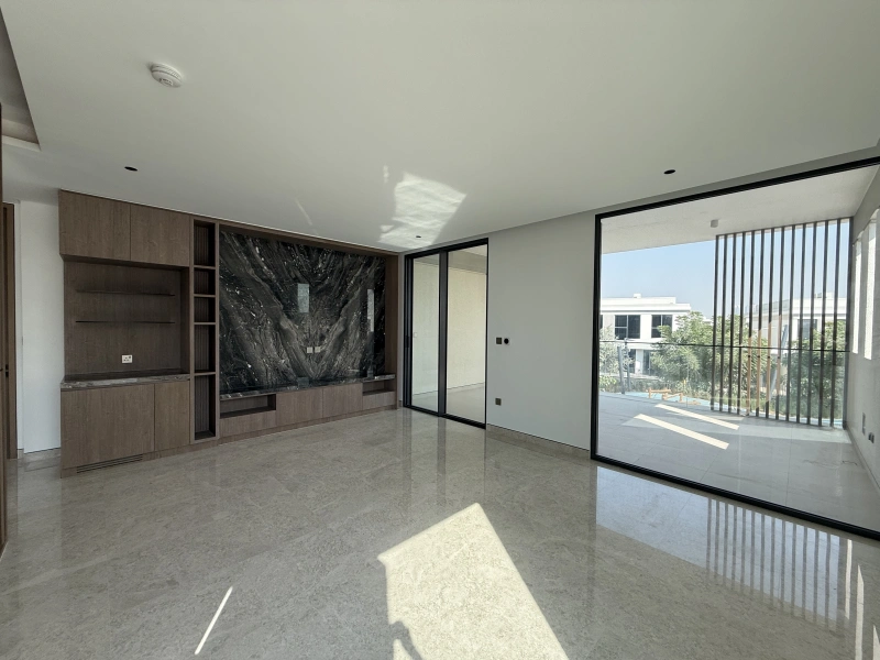 Exklusive 5-Zimmer-Villa mit Garten und Parkblick in Tilal Al Ghaf - Angebot!