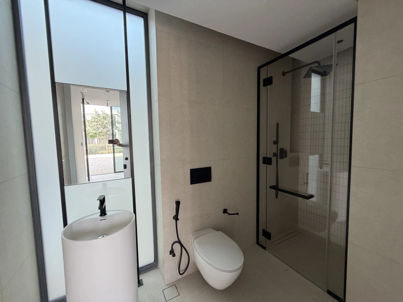 Exklusive 5-Zimmer-Villa mit Garten und Parkblick in Tilal Al Ghaf - Angebot!