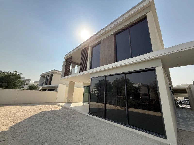 Exklusive 5-Zimmer-Villa mit Garten und Parkblick in Tilal Al Ghaf - Angebot!