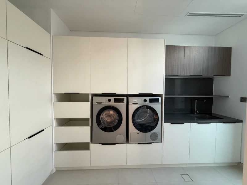 Exklusive 5-Zimmer-Villa mit Garten und Parkblick in Tilal Al Ghaf - Angebot!