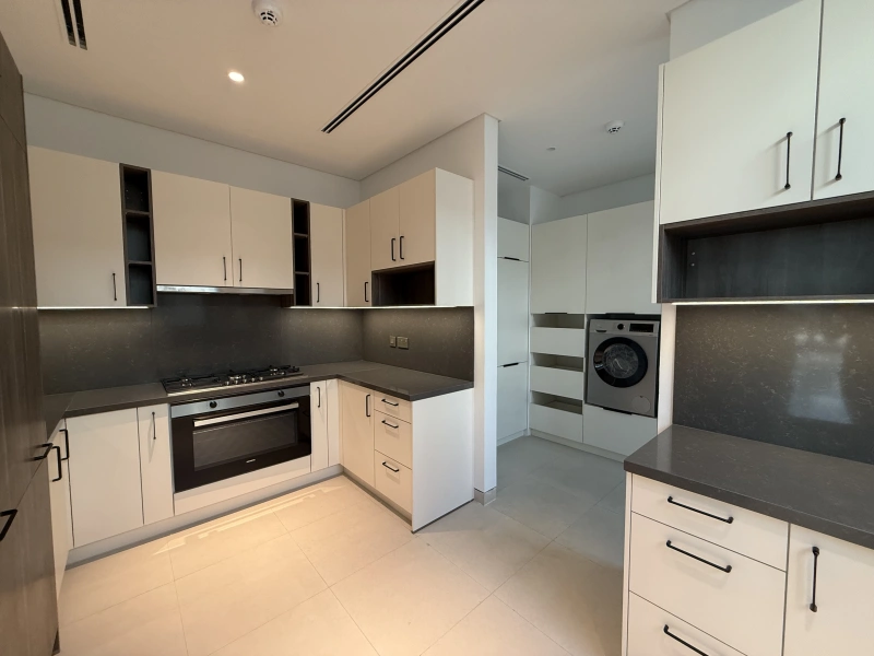 Exklusive 5-Zimmer-Villa mit Garten und Parkblick in Tilal Al Ghaf - Angebot!