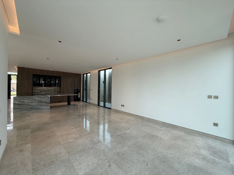 Exklusive 5-Zimmer-Villa mit Garten und Parkblick in Tilal Al Ghaf - Angebot!