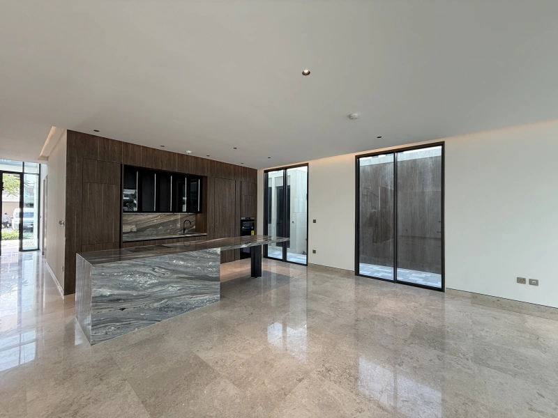 Exklusive 5-Zimmer-Villa mit Garten und Parkblick in Tilal Al Ghaf - Angebot!