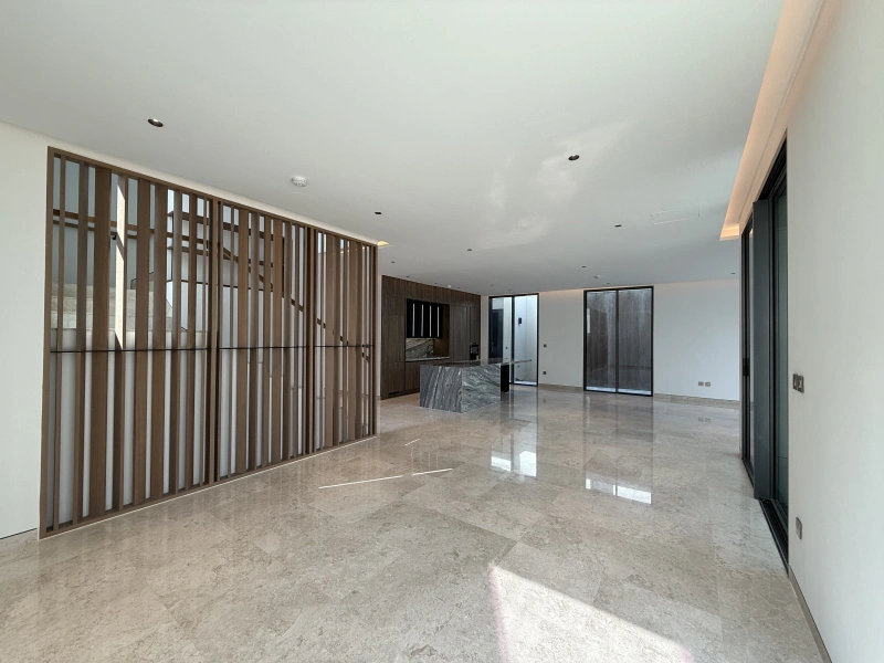 Exklusive 5-Zimmer-Villa mit Garten und Parkblick in Tilal Al Ghaf - Angebot!