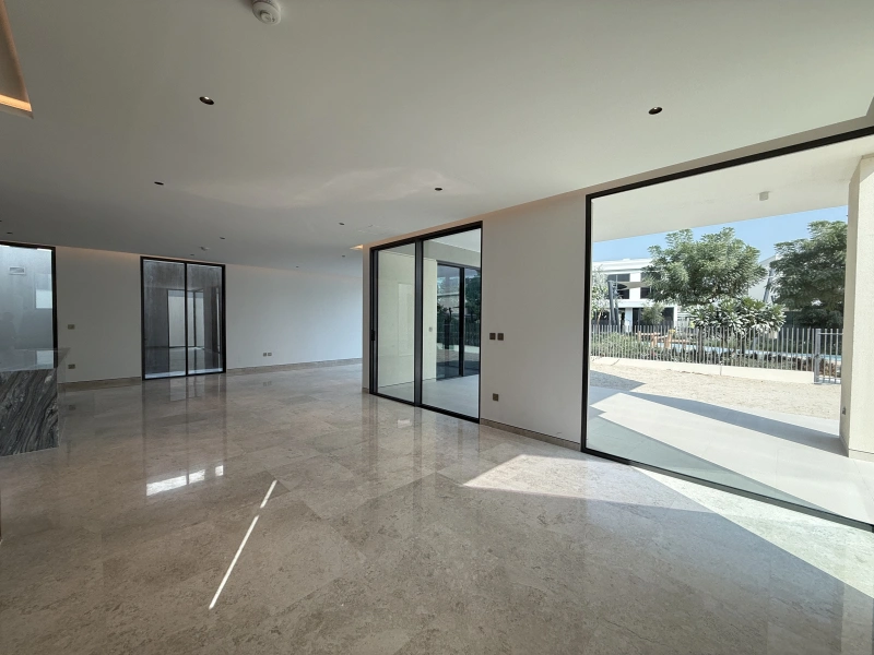 Exklusive 5-Zimmer-Villa mit Garten und Parkblick in Tilal Al Ghaf - Angebot!