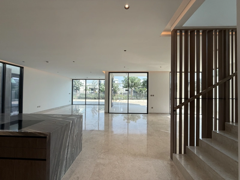 Exklusive 5-Zimmer-Villa mit Garten und Parkblick in Tilal Al Ghaf - Angebot!