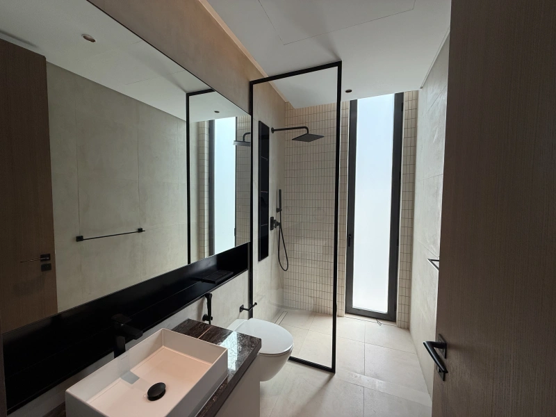 Exklusive 5-Zimmer-Villa mit Garten und Parkblick in Tilal Al Ghaf - Angebot!