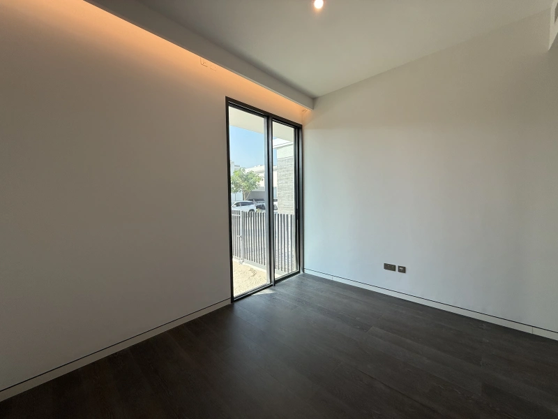 Exklusive 5-Zimmer-Villa mit Garten und Parkblick in Tilal Al Ghaf - Angebot!