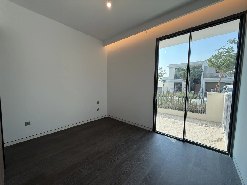 Exklusive 5-Zimmer-Villa mit Garten und Parkblick in Tilal Al Ghaf - Angebot!