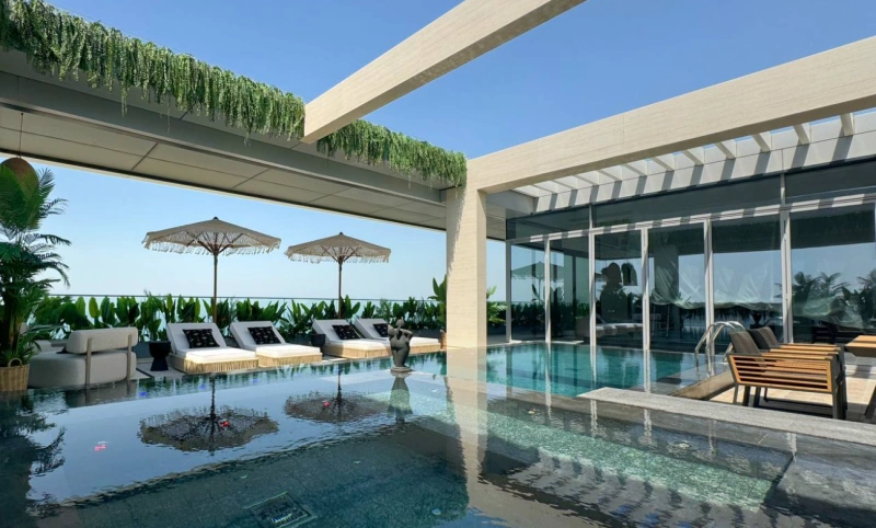 Exklusives 5-Schlafzimmer-Penthouse mit privatem Pool und Jacuzzi