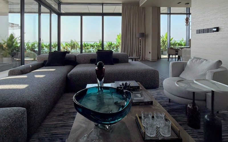 Exklusives 5-Schlafzimmer-Penthouse mit privatem Pool und Jacuzzi