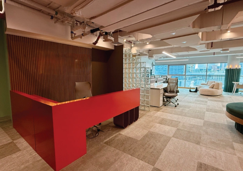 Leeres, bezugsfertiges, voll möbliertes Büro zu vermieten