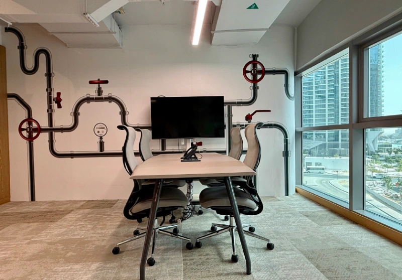 Leeres, bezugsfertiges, voll möbliertes Büro zu vermieten