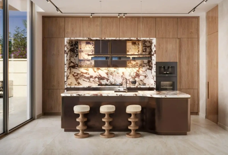 Luxus-Stadthaus mit 4 Schlafzimmern, privatem Pool und Dienstbotenzimmer