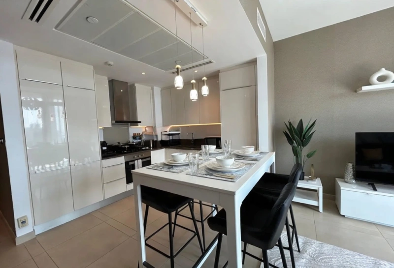 Elegantes Apartment mit vollem Marina-Panoramablick in Dubai Marina