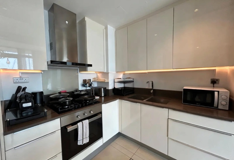 Elegantes Apartment mit vollem Marina-Panoramablick in Dubai Marina