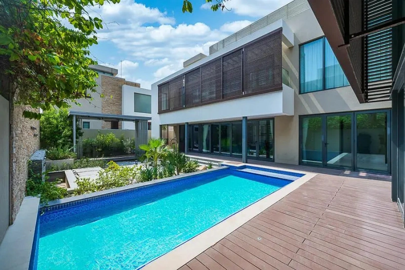 Exklusive 5-Zimmer Villa in gated community mit privatem Pool und Parkblick