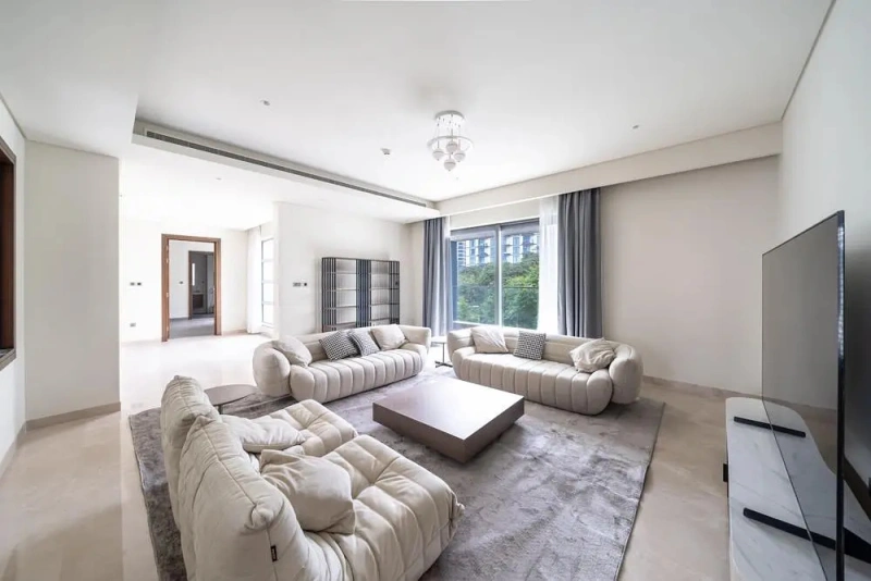 Exklusive 5-Zimmer Villa in gated community mit privatem Pool und Parkblick