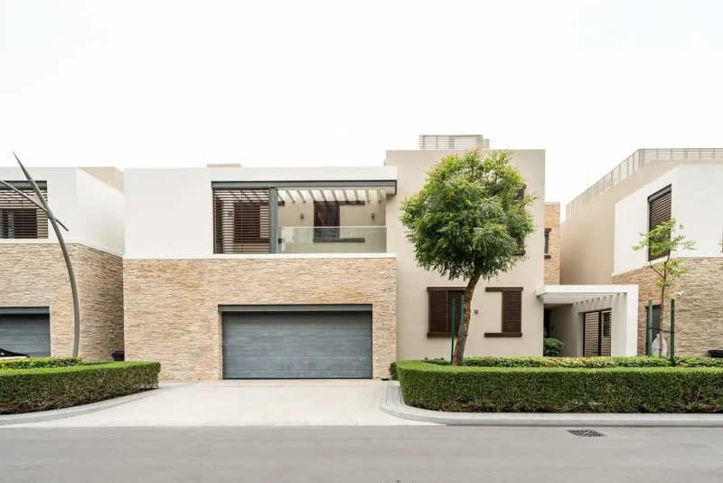 Exklusive 5-Zimmer Villa in gated community mit privatem Pool und Parkblick