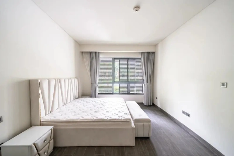 Exklusive 5-Zimmer Villa in gated community mit privatem Pool und Parkblick